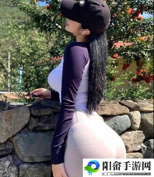 腰细的女生：柔弱与坚韧的反差